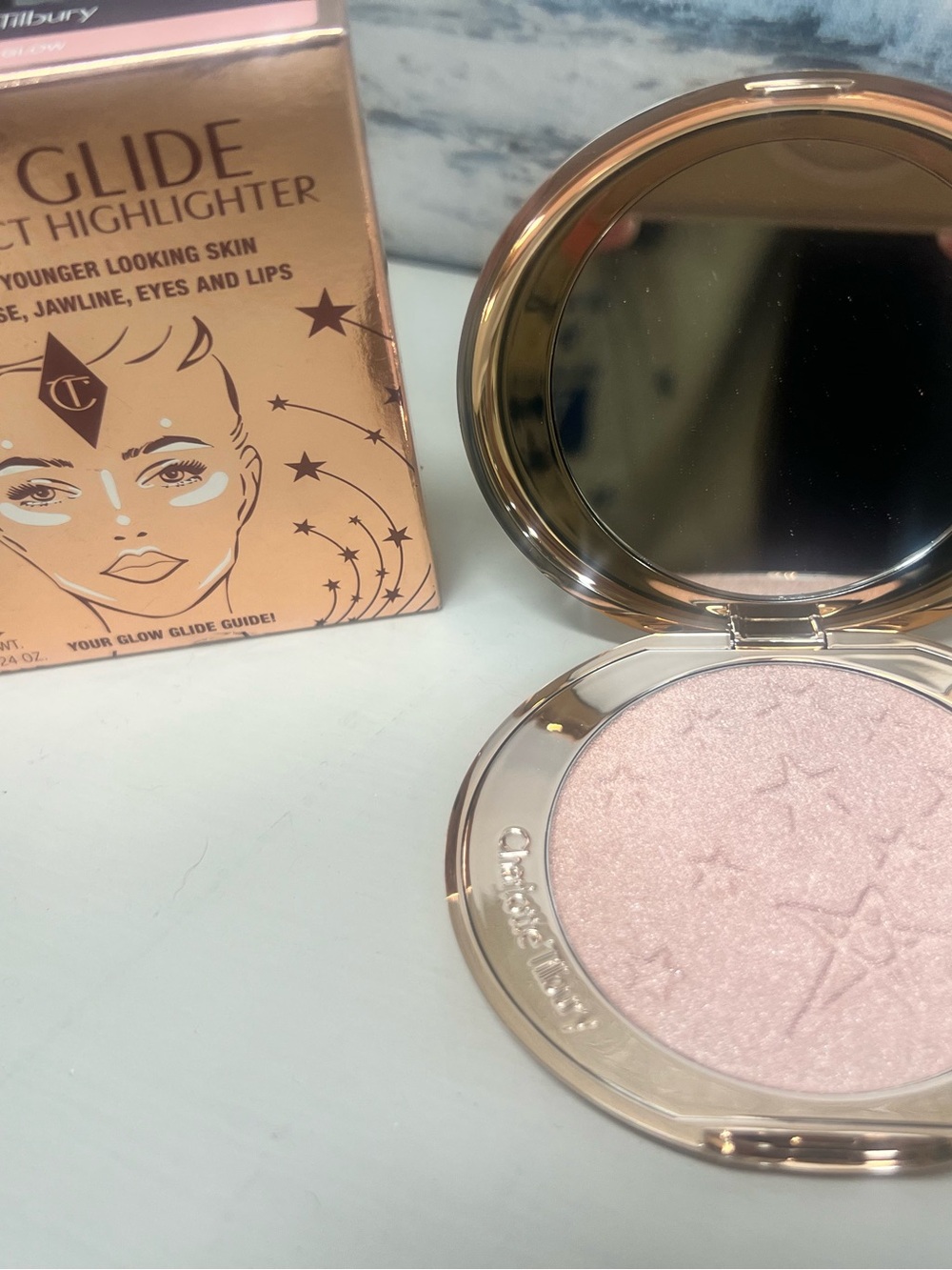 Charlotte Tilbury Pink Glow Glide Perfect Highlighter- Pillow Talk Glow